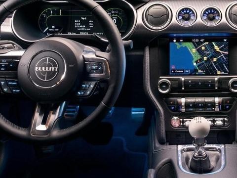 不只完美重现经典, 性能同步升级! 福特野马Bullitt风??华再现!