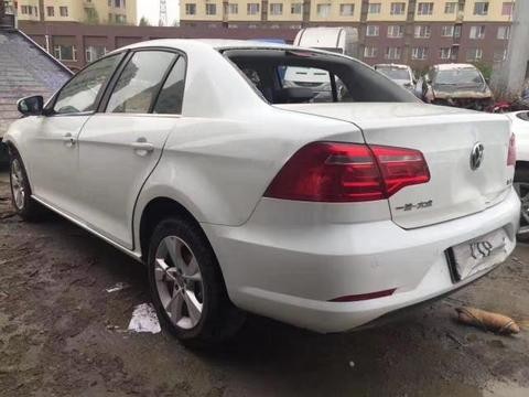 男子花三千收购一辆大众宝来，修理厂师傅：修好可以卖10万！