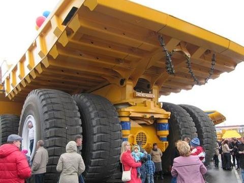 世界最大汽车：重360吨价值4000万，光轮胎比姚明还高！