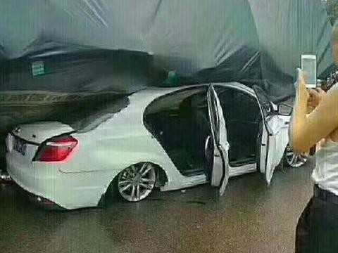 吉利帝豪遭数十吨大货车压顶, 这质量不愧是国产车的骄傲