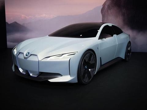 宝马新款电动轿跑，4秒破百续航600km，特斯拉对手来了！