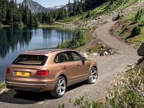 奢侈汽车的SUV战争拉开，宾利降价100万，再努力几年大家都能买