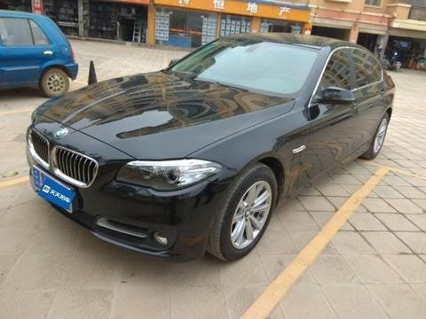 昆明车主50万买的宝马5系, 开4年贬值15万, 车主: 开玩笑呢吧?