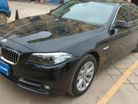 昆明车主50万买的宝马5系, 开4年贬值15万, 车主: 开玩笑呢吧?