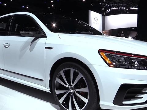 2019帕萨特GT来了, 不仅颜值高动力还强, 才卖18万 迈腾真伤不起