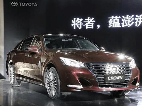丰田全新皇冠上市，2.5L V6取消，26万5米车身赶超别克君越！