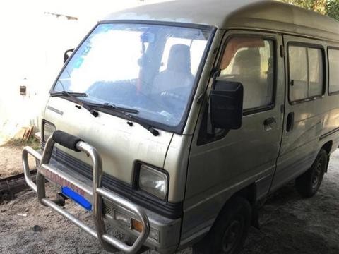 小伙花5千买辆五菱之光8座MPV