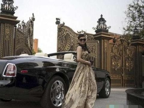 800万的奢华豪车, 花4万月薪招一名司机, 10天过去无人合格！