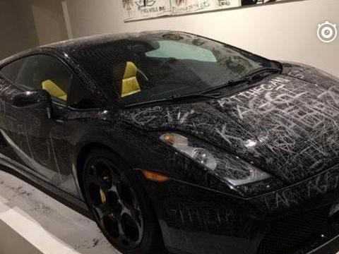 奇葩情侣看完《前任3》分手，失恋男子喝醉后拿匕首划遍豪车