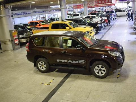 天津港丰田霸道2700现车，路上棕色的霸道很少见