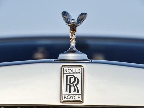 红旗最强对手，首款SUV售价高达600万！添越一比瞬间被秒