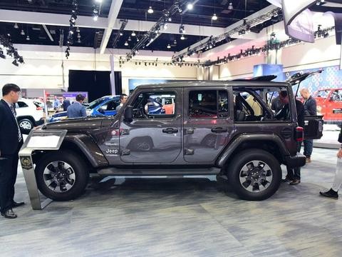 全新JEEP牧马人改款, 连奔驰都不放在眼里, 更别说丰田霸道了!