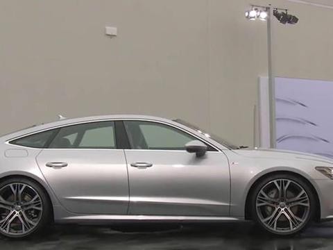 奥迪全新A7上市，外观、内饰大变样。