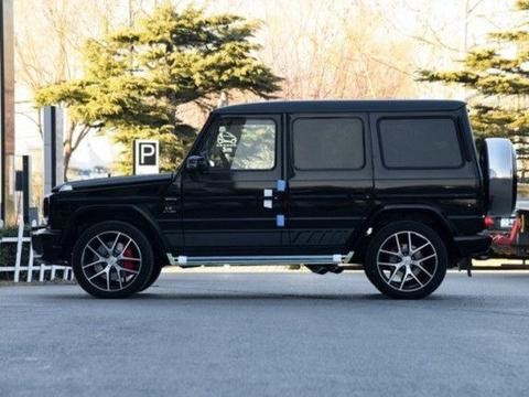 搁4S店超半年的奔驰豪车