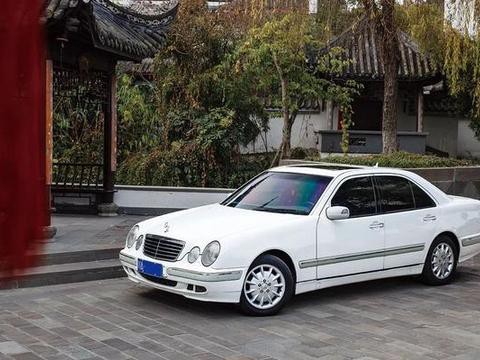 风尚经典｜体验梅赛德斯-奔驰E240 (W210)