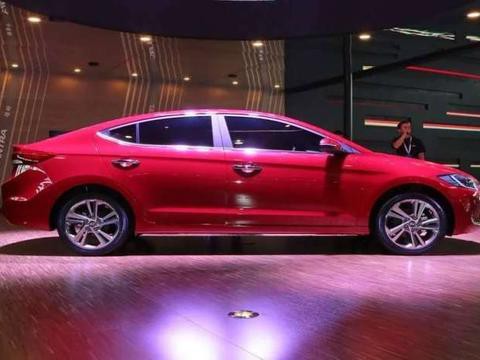 现代全新轿跑上市，颜值吊打新思域,仅7万起售