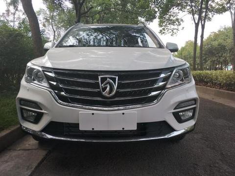 “神车”宝骏560自带双人床，11万配1.5T，百公里才6毛