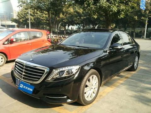 成都奔驰S级开了4年一下子贬值52万，车主早知道不买奔驰车了！