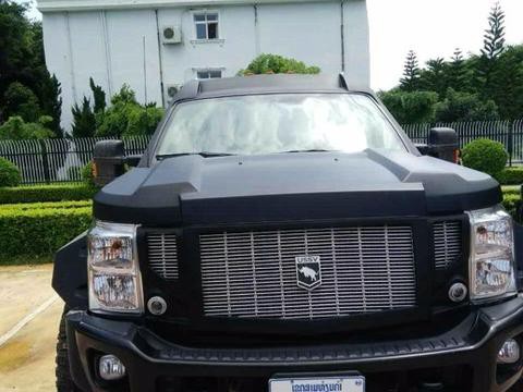 比两辆Q7重，比添越贵，看外形这是乔治巴顿，为什么车标是犀牛