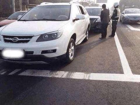 哈弗H6马路怒怼比亚迪S6, 同样都是国产SUV, 这差距有点大了