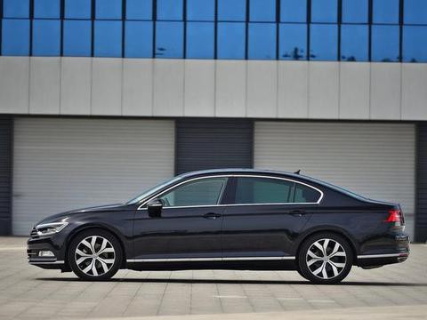 B级车中它称王，雅阁凯美瑞看到都怕，轴距2米9标配卖17万！