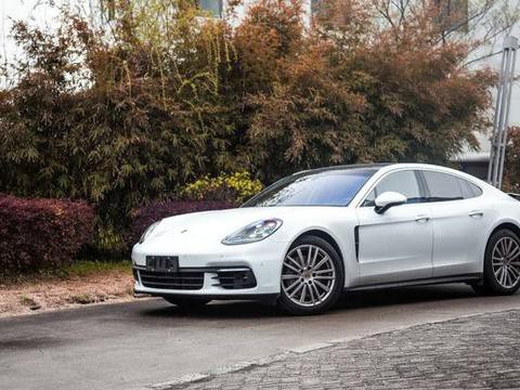 新买的保时捷闯红灯飙车，报废后又买一台，土豪车主真任性！