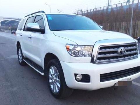 小伙在二手车市拿下这辆车，50万比陆巡划算，体积威猛完胜路虎