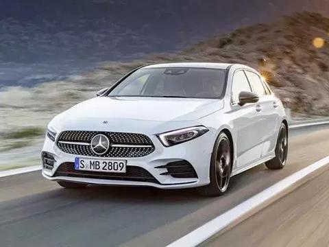 “倒三角眼”的全新奔驰A级，会让买A3和1系的人后悔吗？