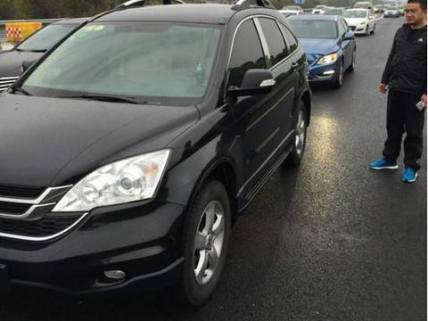 本田CR-V高速遭沃尔沃S60追尾, 车主: 沃尔沃的质量也不过如此