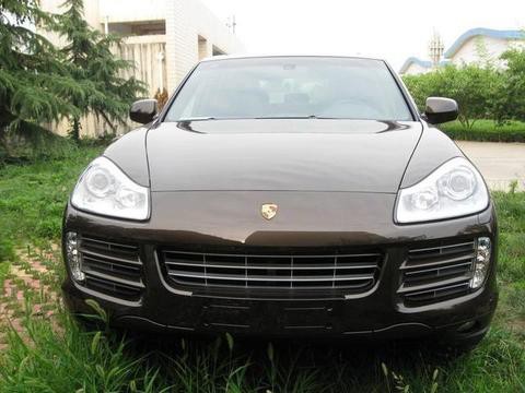 中年大叔买保时捷卡宴，村里人都很羡慕，车主觉得很有面子