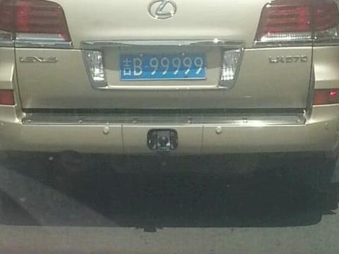 吉林最牛雷克萨斯，拖百袋饲料，保时捷笑了，我拉的飞机280多