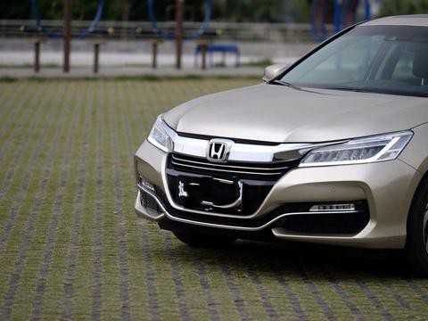 终于定了，十代雅阁要国产，2.0T配10AT才18万，帕萨特拿什么比