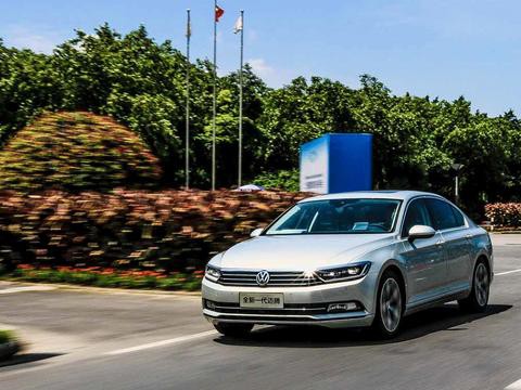 这里的8款中型车最高年销20万辆！选错了你找我