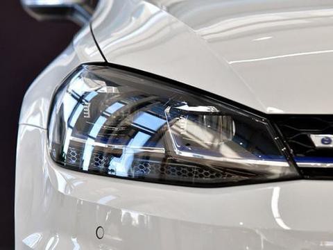 即将上市，大众首款新能源车，续航达255公里，选迈腾还是它？