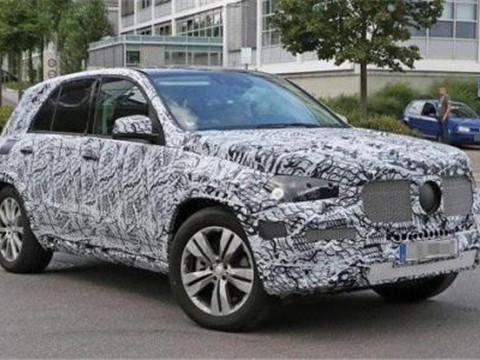 宝马X1的新对手来了，车尾神似保时捷，内饰豪华，售价25万起！