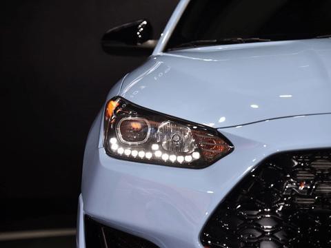 纯进口小钢炮仅15万起, 左侧比右侧少一个车门, 比大众CC更运动