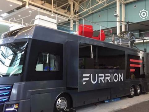 超级豪华房车，自带直升机和游泳池，堪比千万别墅