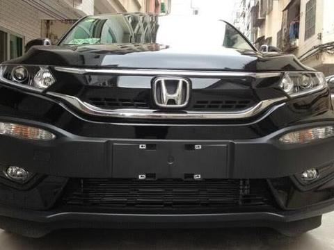 本田缤智双胞胎，前脸很有力量感，尾翼运动感十足