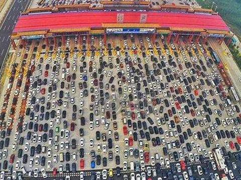 返程高峰开始 这些车主为何不惧塞车？