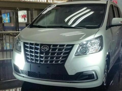 这款国产“埃尔法”13万起售，前脸酷似擎天柱，7座布局很实用！