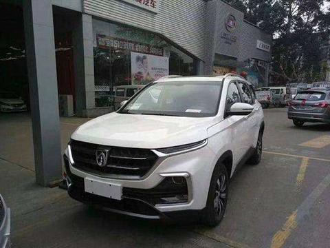 国内首提宝骏530, 外观大气不输博越, 车主: 8万很值