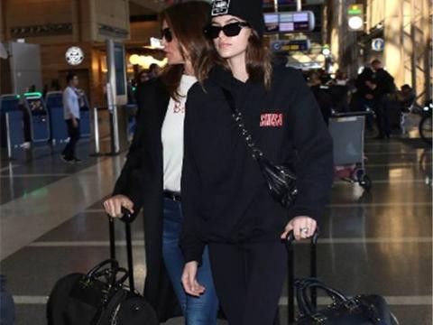 11岁代言，14岁成模特，15岁登上杂志，今17岁坐路虎，容貌太惊艳