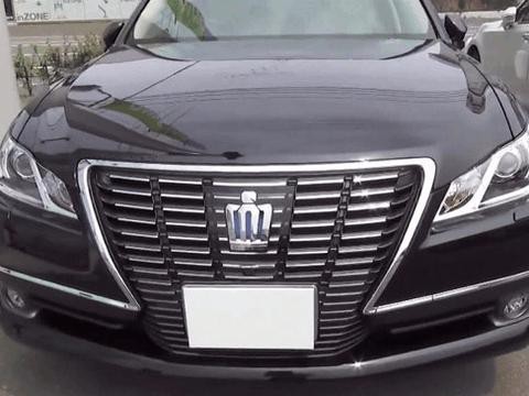 实拍日本原版丰田皇冠, 如果能引入国产, 就没奥迪A6啥事儿了