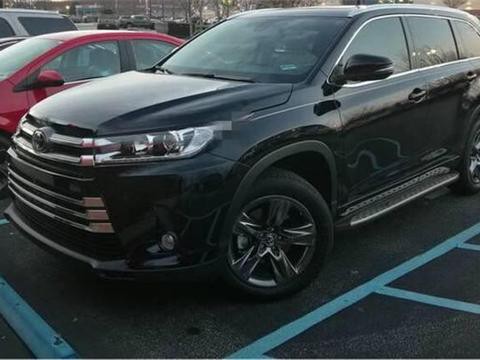 新款汉兰达到店实拍，换装8AT油耗更低了，新一轮加价即将开始？