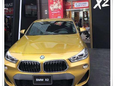 国内首台宝马X2到店, 方向盘帅掉渣、后排是硬伤, 仅20万起
