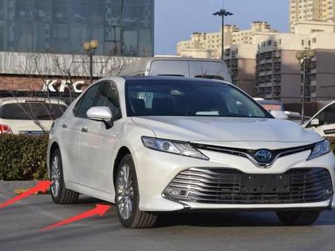 混动版凯美瑞百公里油耗4.1升，加一箱油花300元续航超1000公里！