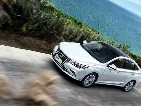 高颜值的国产中级轿车，舒适空间配置丰富，堪称“最美国产轿跑”