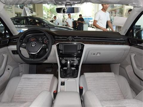 2018款新迈腾330TSI DSG豪华型，基本配置局部组图！