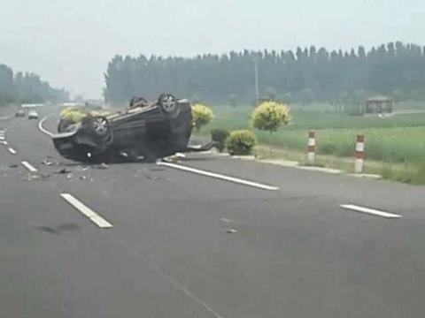 提众泰T700还没到家就完成首撞, 这质量打消了所有人的质疑