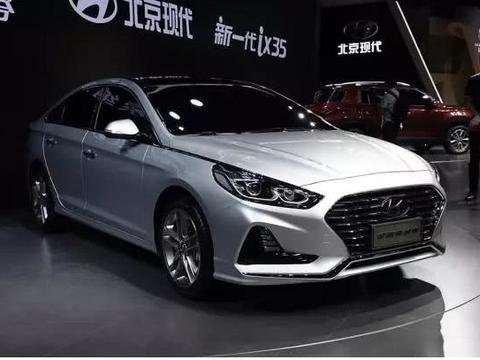 这辆韩系B级车15万起售，颜值实用性都高于迈腾，凯美瑞也不如它